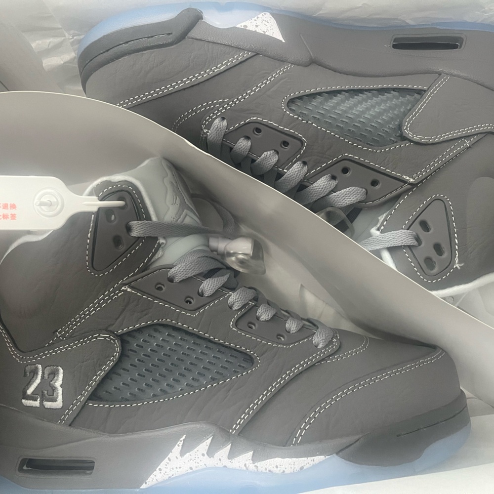 Air Jordan 5 Retro Wolf Grey Basketball Sneakers